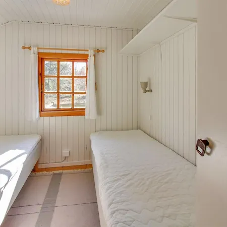 Sigourney - 2km To The Inlet By Interhome